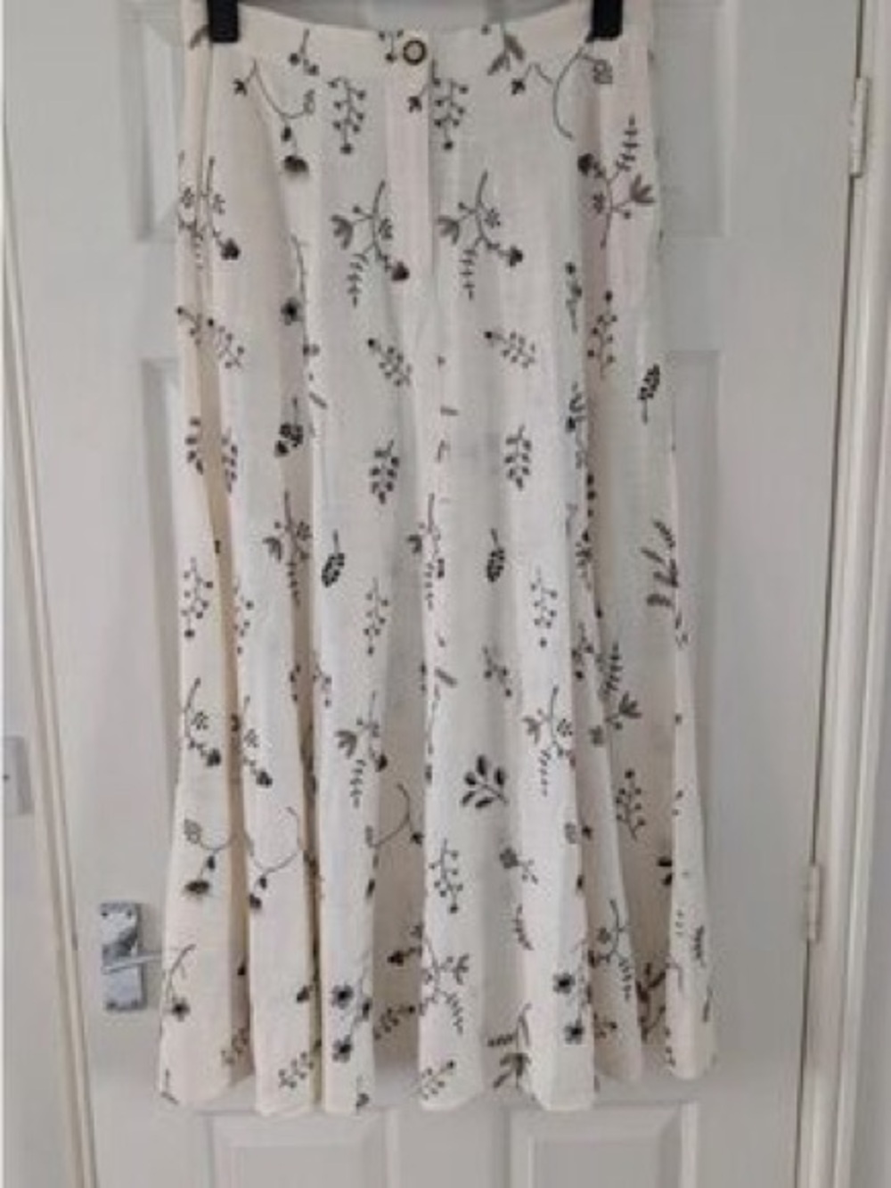 Zara Cream A-Line linen blend Skirt with Delicate Floral Embroidery